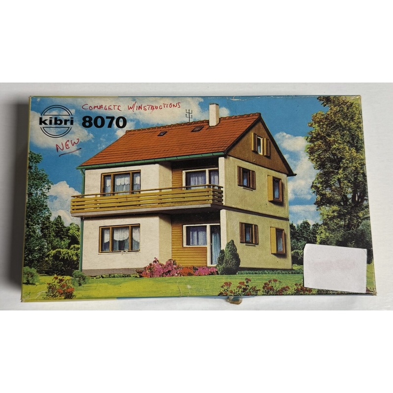 Kibri 8070 HO Scale Two Story Family House Plastic Model Building Kit
