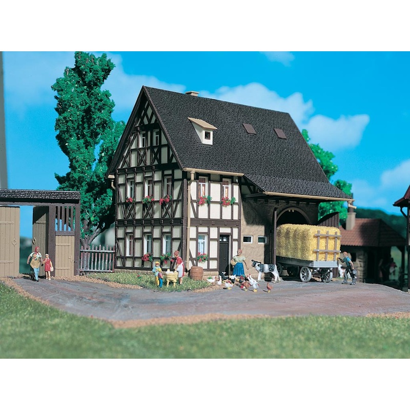 Vollmer 3731 HO Scale Bauewrnhaus Mit Scheun (Farmhouse w/ Barn) Building Kit