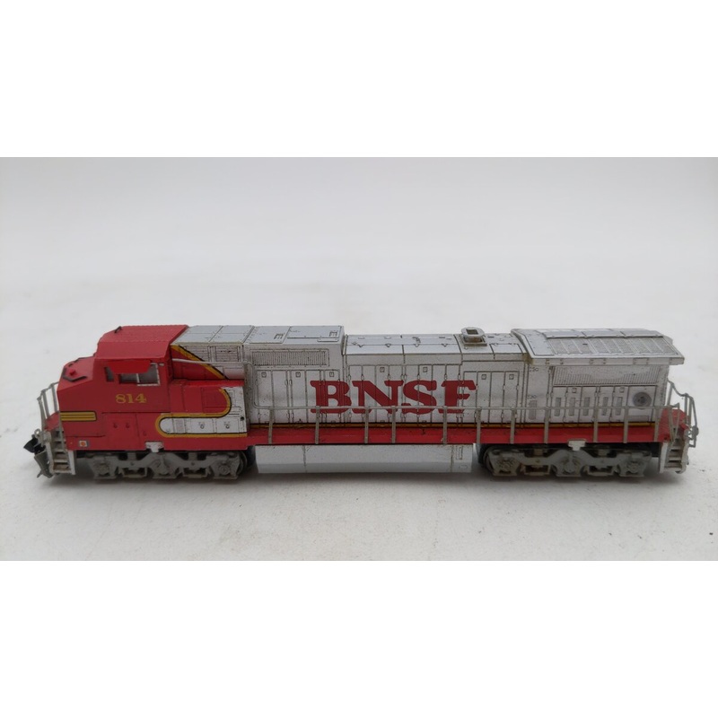 Bachmann 86075 N Scale BNSF Dash 8-40CW Diesel Locomotive #814 EX