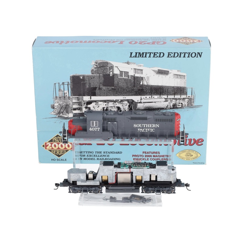 Proto 2000 8135 HO Southern Pacific GP20 Diesel Locomotive w/Dynamic Brakes NIB