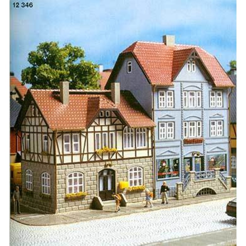 Auhagen 12346 HO/TT Scale Wohnhauser Bahmhofstrabe (Station Street 9/11) Kit