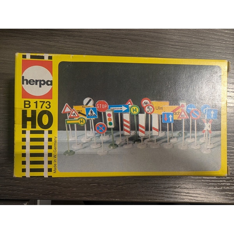 Herpa B173 HO Assortment of Road Signs, Stoplights, & Railroad Crossings