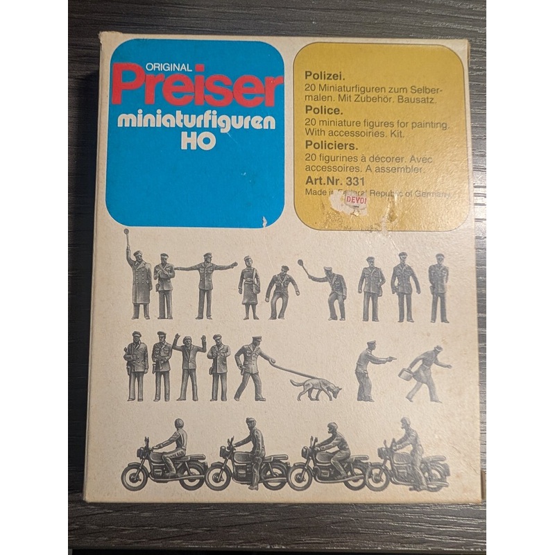 Preiser 331 HO Police Miniature Figure Set (Pack of 20)