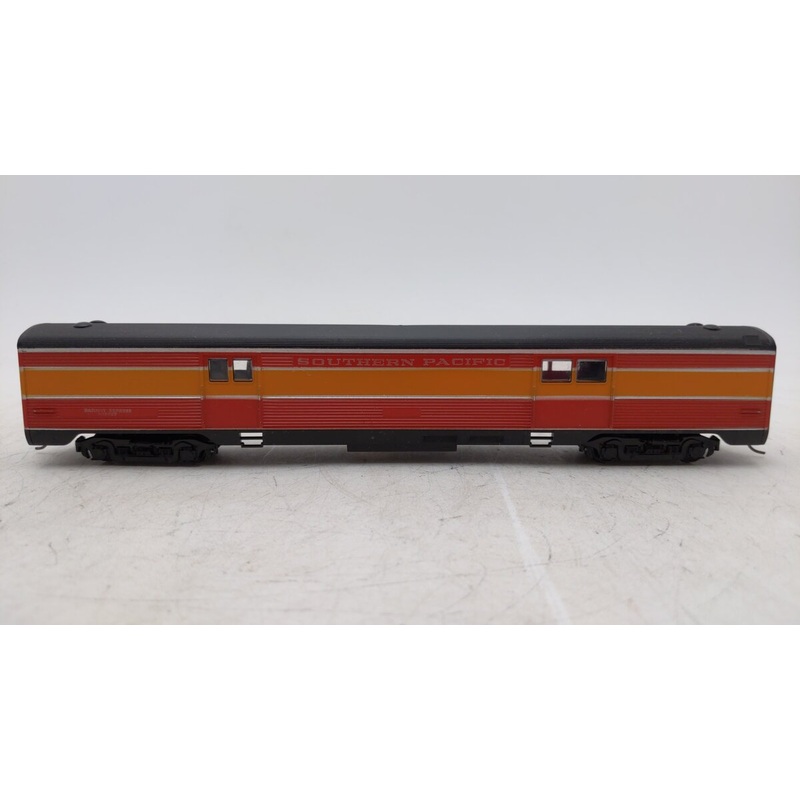 Athearn 1818 HO Scale Southern Pacific Daylight Streamlined Passenger Car EX