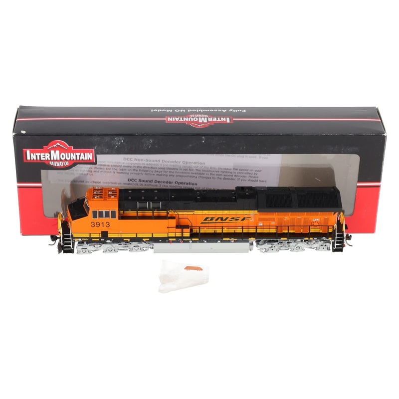 InterMountain 497101S-03 HO BNSF ET44AC Diesel Locomotive #3913 LN/Box