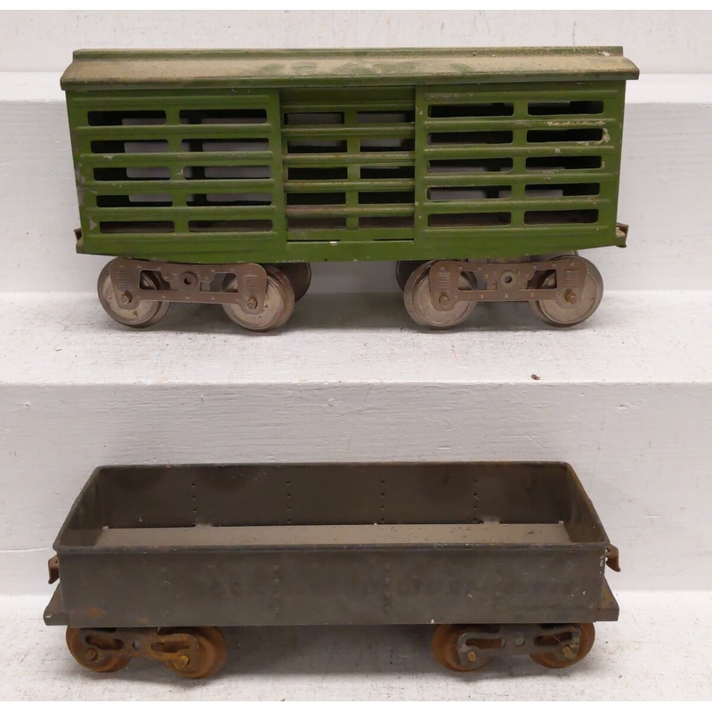 Lionel Vintage Standard Gauge 113 Stock Car & 112 Lake Shore Gondola