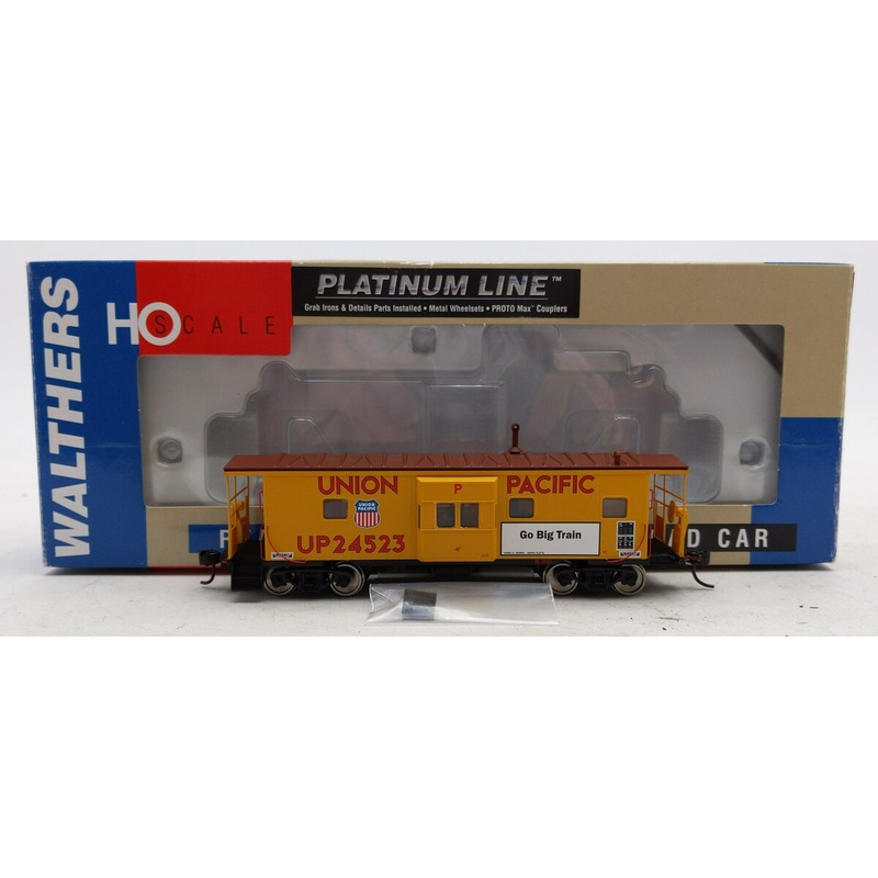 Walthers 932-40472 HO Scale Union Pacific Bay Window Caboose #24523/Box