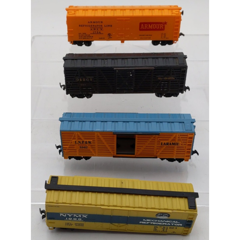 Assorted HO Scale Boxcars [4] VG