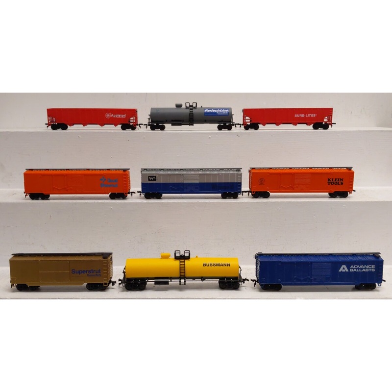 Assorted HO Scale Freight Cars [9] EX