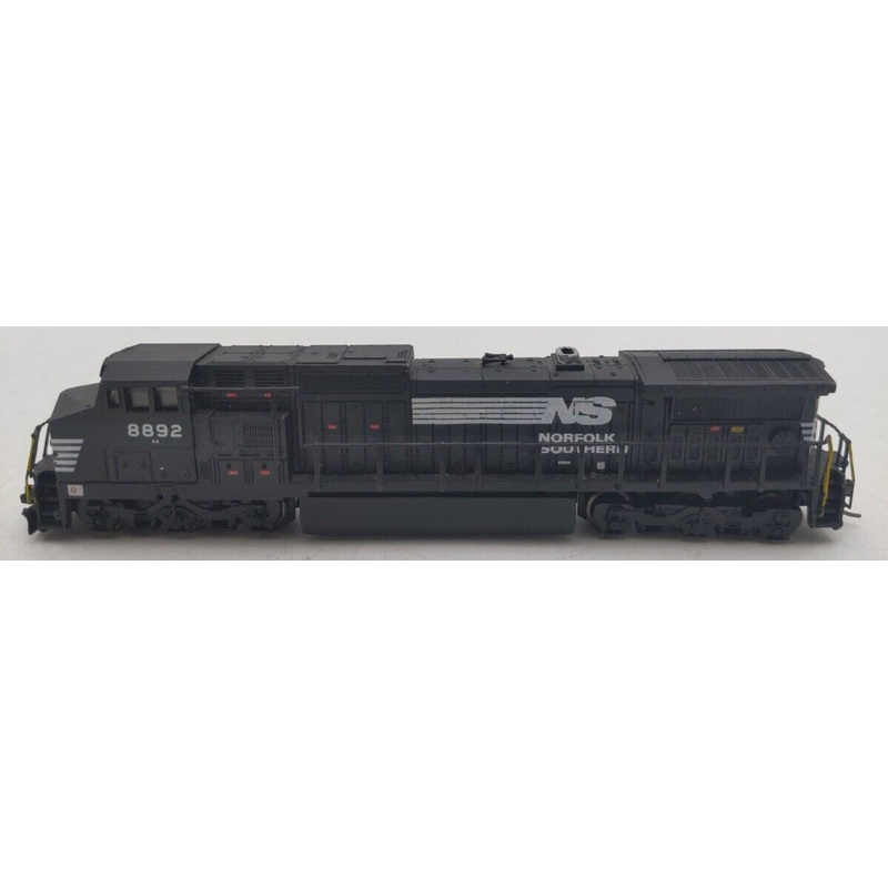 Bachmann N Scale Norfolk And Southern Diesel Locomotive #8892 EX