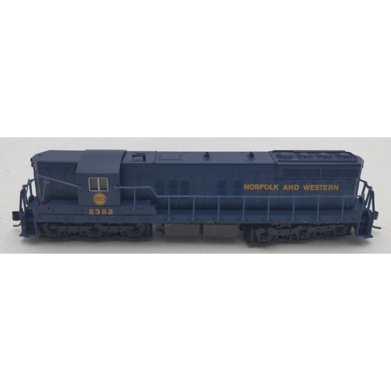 Kato N Scale Norfolk And Western Diesel Locomotive #1588 EX