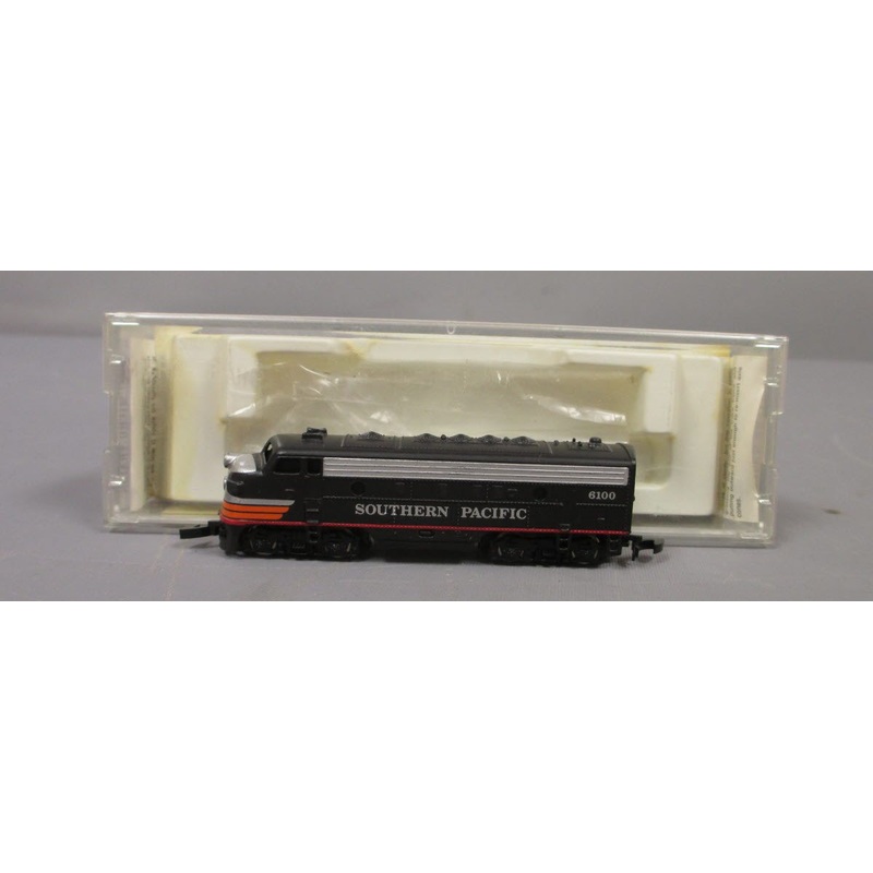 Micro-Trains 98001040 Z Scale Southern Pacific Diesel Locomotive #6100 LN/Box