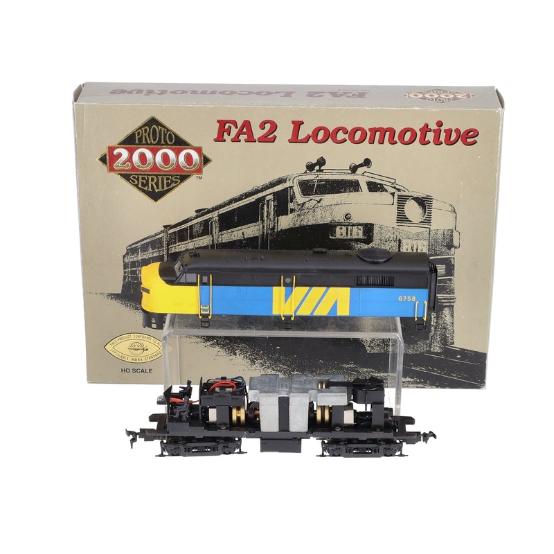 Proto 2000 8380 HO VIA FA2 Diesel Locomotive #6758 NIB