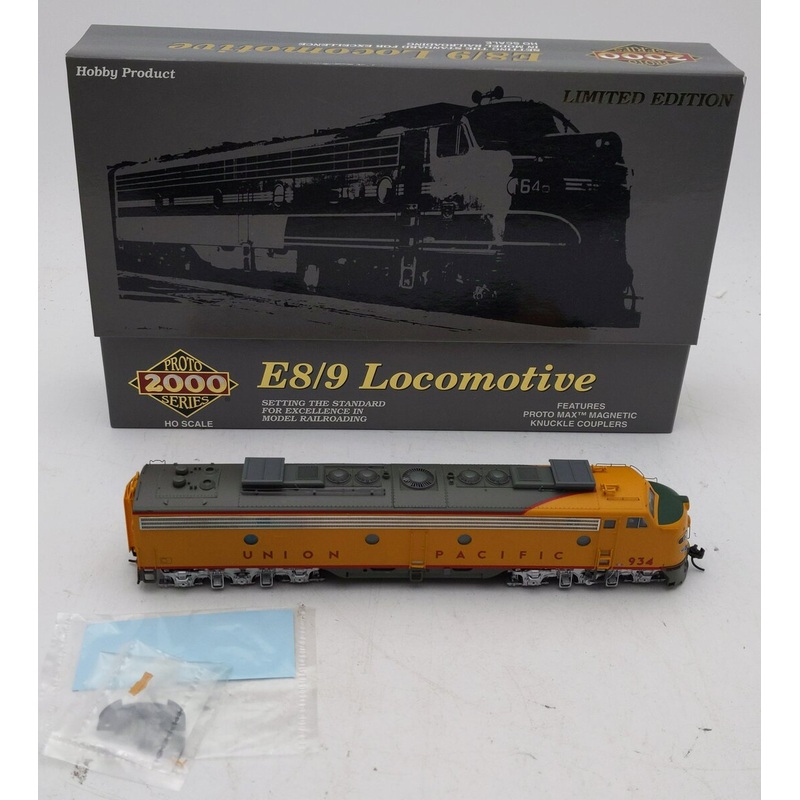 Walthers HO Locomotive  Union Pacific E8 Proto 2000 Series LN/Box