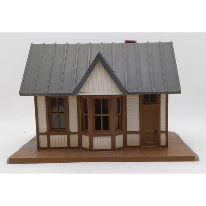 Aristo-Craft 7200 G Assembled Passenger Depot VG