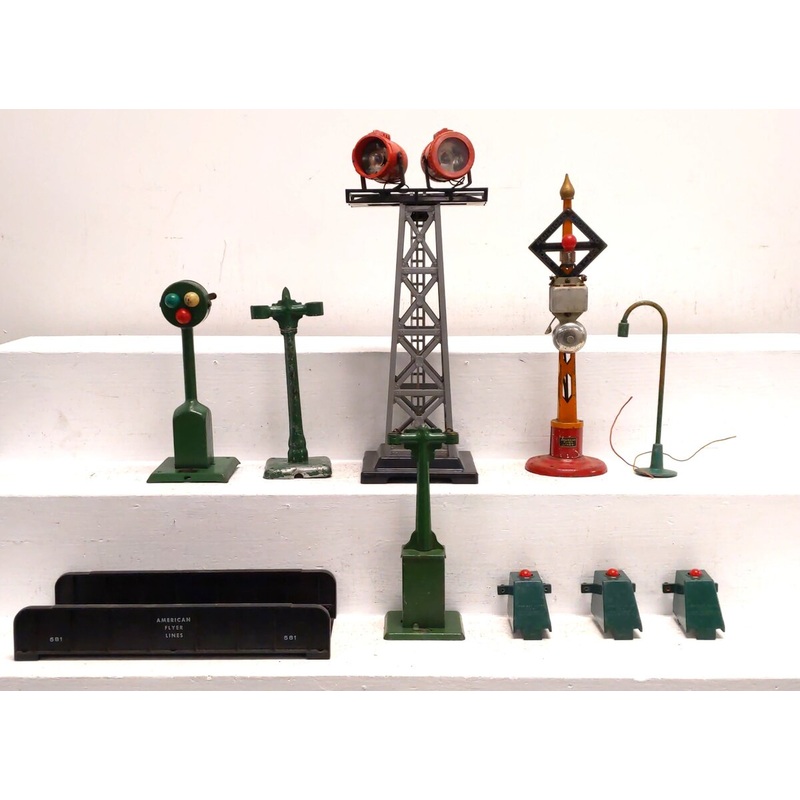 American Flyer & Other Vintage O Gauge Assorted Accessories: 581, 730, 416 [10] VG