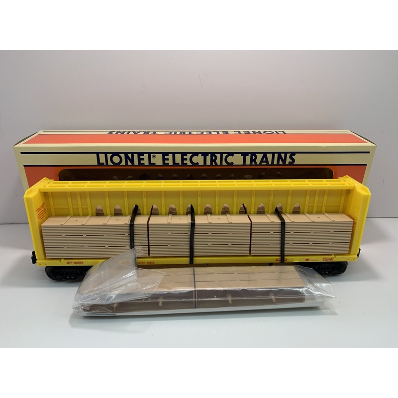 Lionel 6-16380 O Gauge Union Pacific Center I-Beam Flatcar with Wood Load EX/Box
