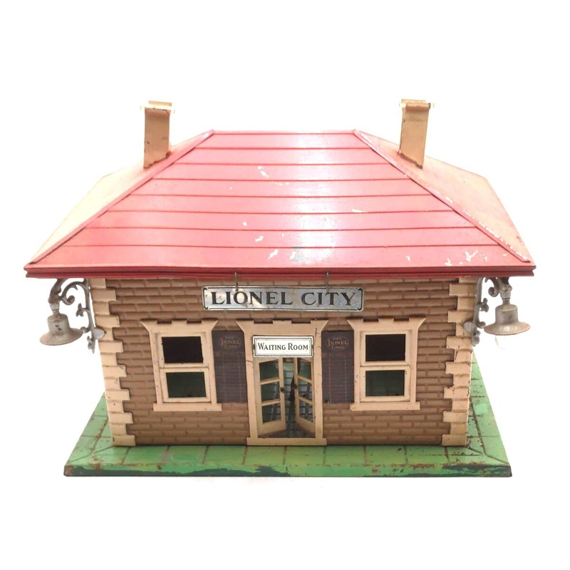 Lionel 124 Vintage Standard Gauge Lionel City Tinplate Station with Lights