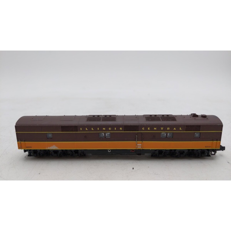 Life Like 7035 N Scale Illinois Central E7 Non-Powered B-Unit Diesel Locomotive EX