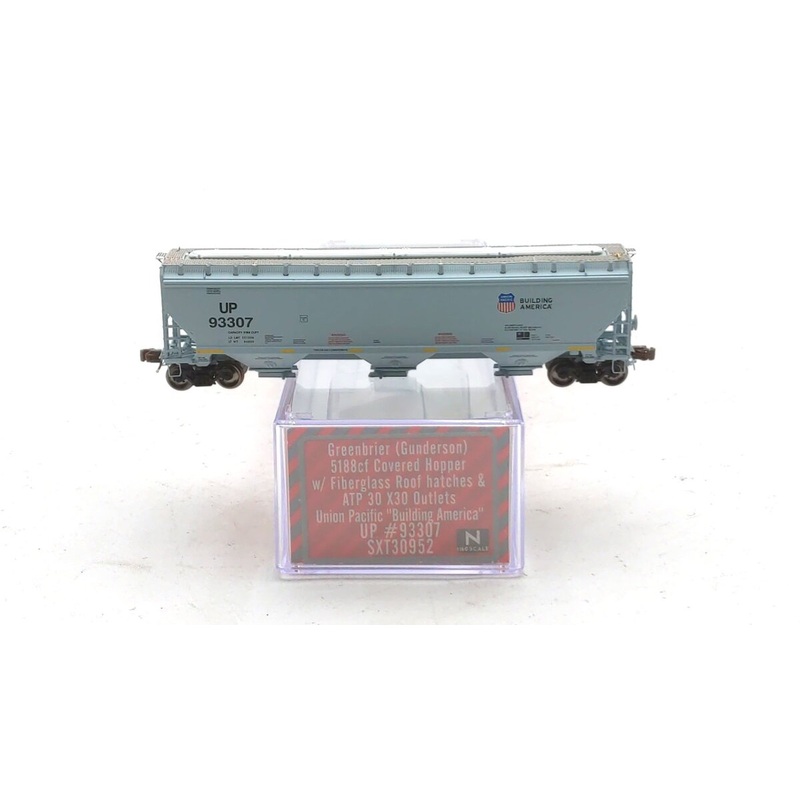 Scale Trains SXT30952 N Scale Union Pacific 5188 Cu. Ft. Covered Hopper #93307 NIB