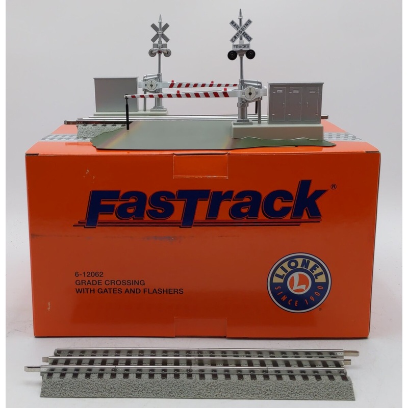 Lionel 6-12062 O Grade Crossing With Gates & Flashers EX/Box
