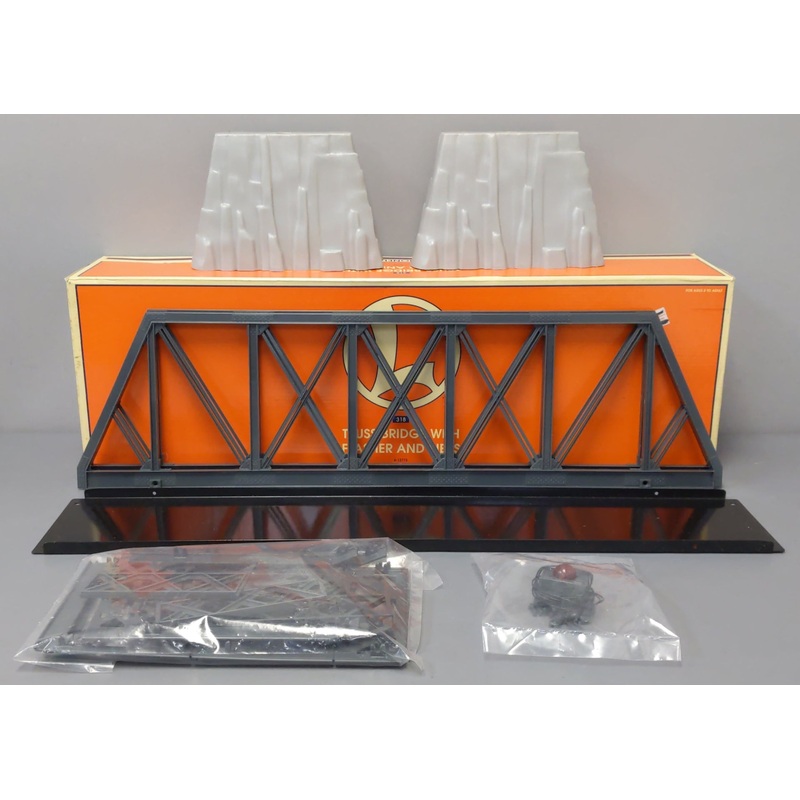 Lionel 6-12772 O Gauge Truss Bridge with Flasher and Piers EX/Box