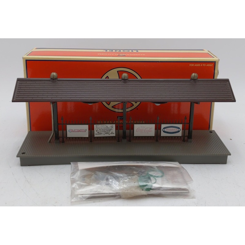 Lionel 6-12943 157 Illuminated Grey w/Brown Roof Station Platform VG/Box