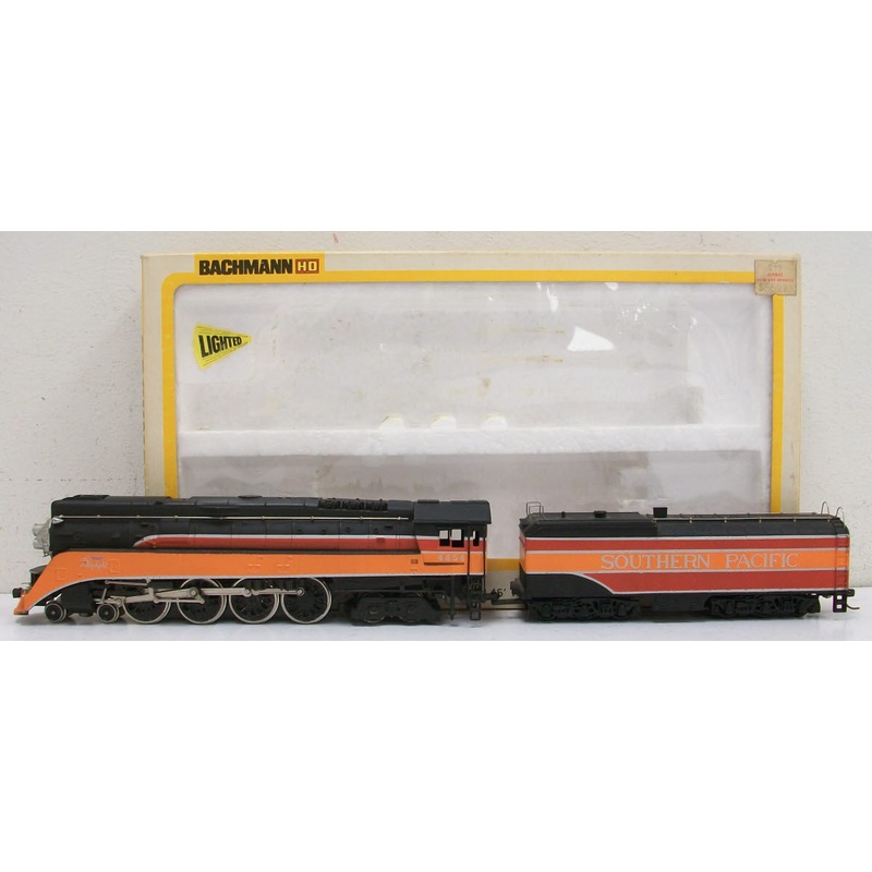 Bachmann 672 HO Scale Southern Pacific Daylight 4-8-4 Steam Locomotive & Tender NIB