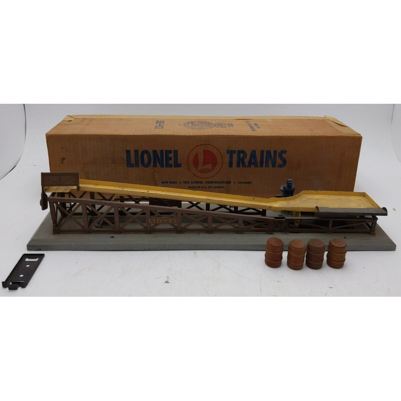 Lionel 362 Vintage O Operating Barrel Loader Ramp EX/Box