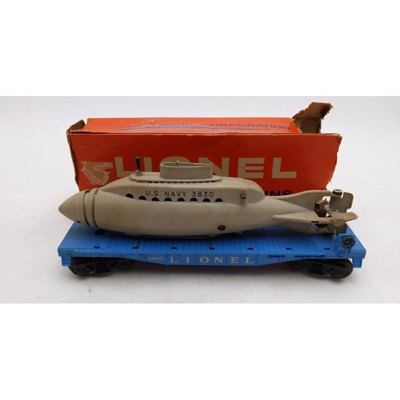 Lionel 3830 Vintage O Flatcar with Operating U.S. Navy Submarine/Box