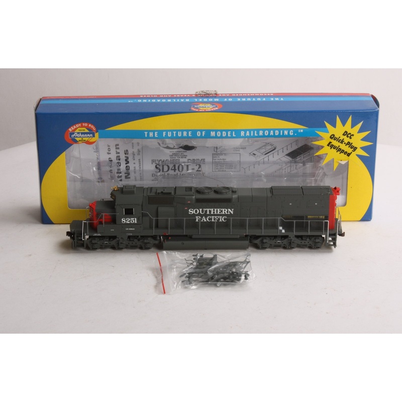 Athearn 95111 HO Southern Pacific SD40T-2 Diesel Locomotive #8251 (DCC Ready) EX/Box