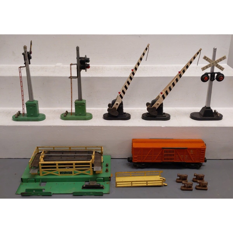 Lionel Vintage O Gauge Corral Set & Signals: 3656, 153, 153, 154, 252, 252 [6] VG