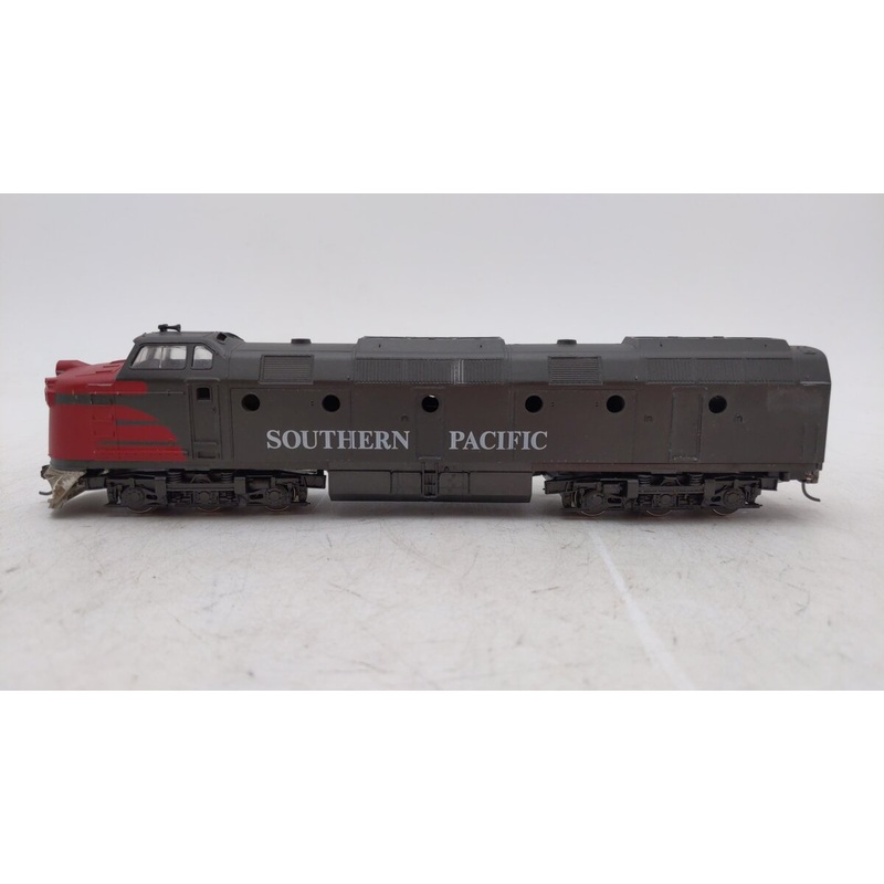 Rivarossi 5052 HO Southern Pacific Diesel Locomotive #9001 EX