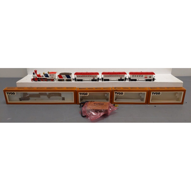 Tyco P7320Q Spirit of America Steam Engine & Passenger Starter Set (No Track) VG/Box