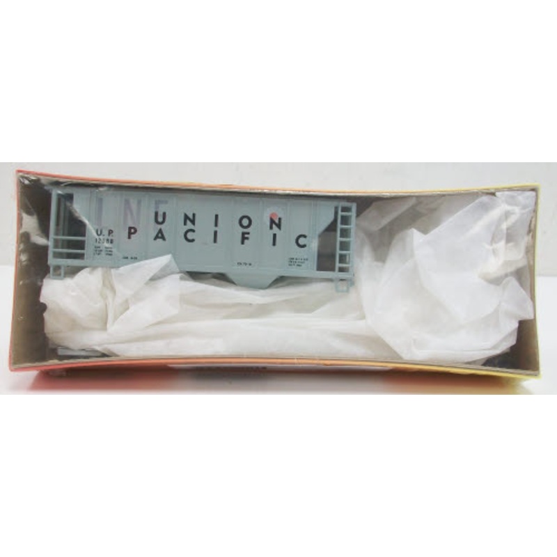 Roundhouse 07958 HO Scale Union Pacific 2 Bay Covered Hopper # 12088 Kit