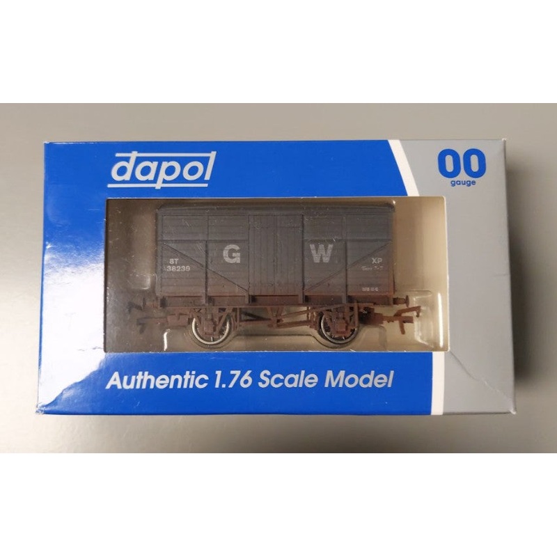 Dapol 4F-015-010 OO Gauge Weathered Great Western Railway Boxcar #38239 LN/Box