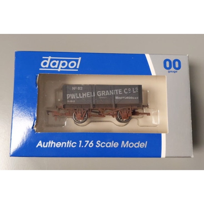 Dapol 4F-051-026 OO Gauge Weathered Pwllheli Granite 5 Plank Hopper w/ Coal #82 LN/Box
