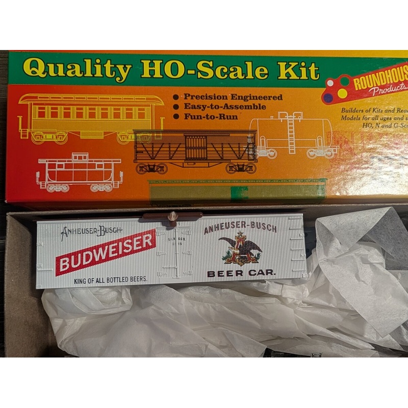 Roundhouse 03095 HO Anaheuser Busch/Budweiser 36′ Billboard Refrigerator Car Kit