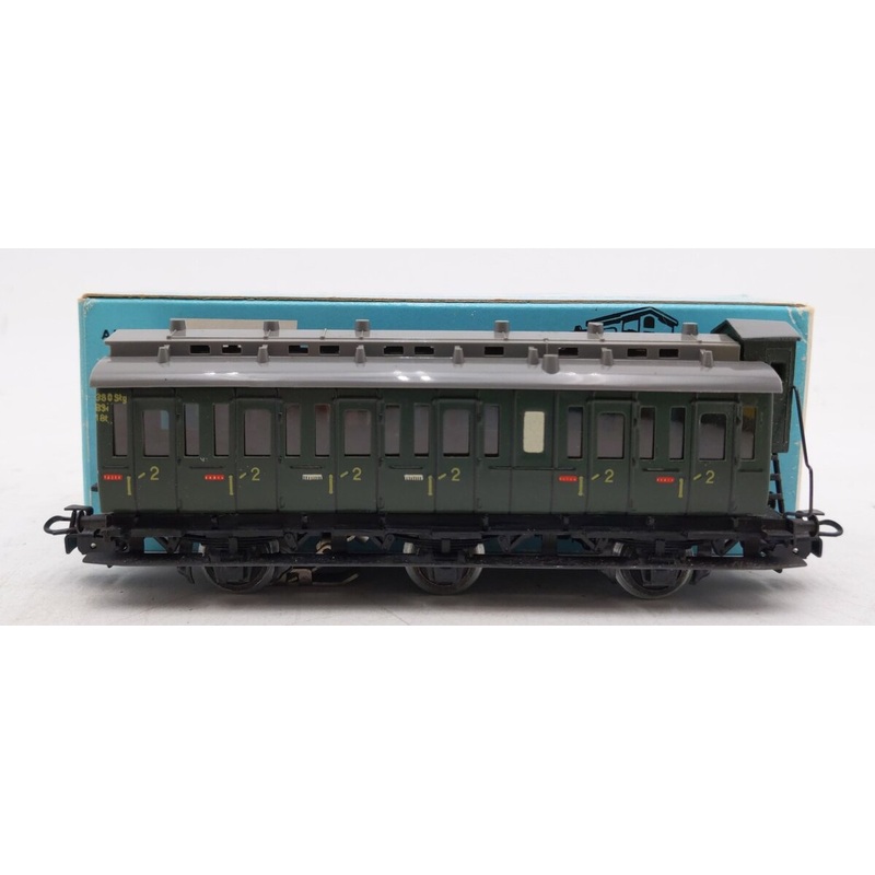 Marklin 4005 HO Scale 2nd Class Passenger Car EX/Box