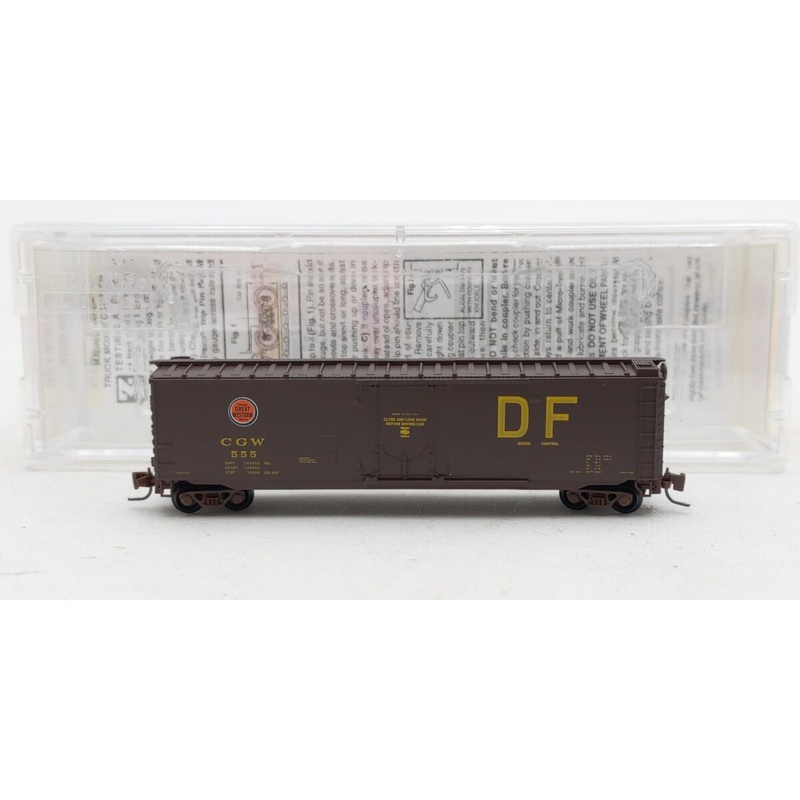 Micro-Trains 50700612 Z Chicago Great Western 50′ Plug Door Boxcar #555 EX/Box