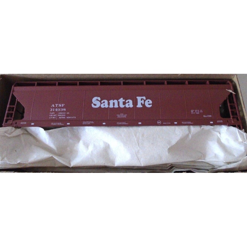Accurail 2002.4 HO Santa Fe ACF Covered Hopper Car #314938 Kit
