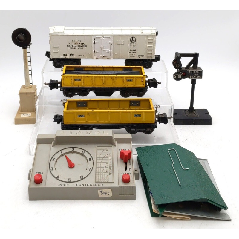 Lionel Vintage O Assorted Freight Cars & Accessories [7] VG