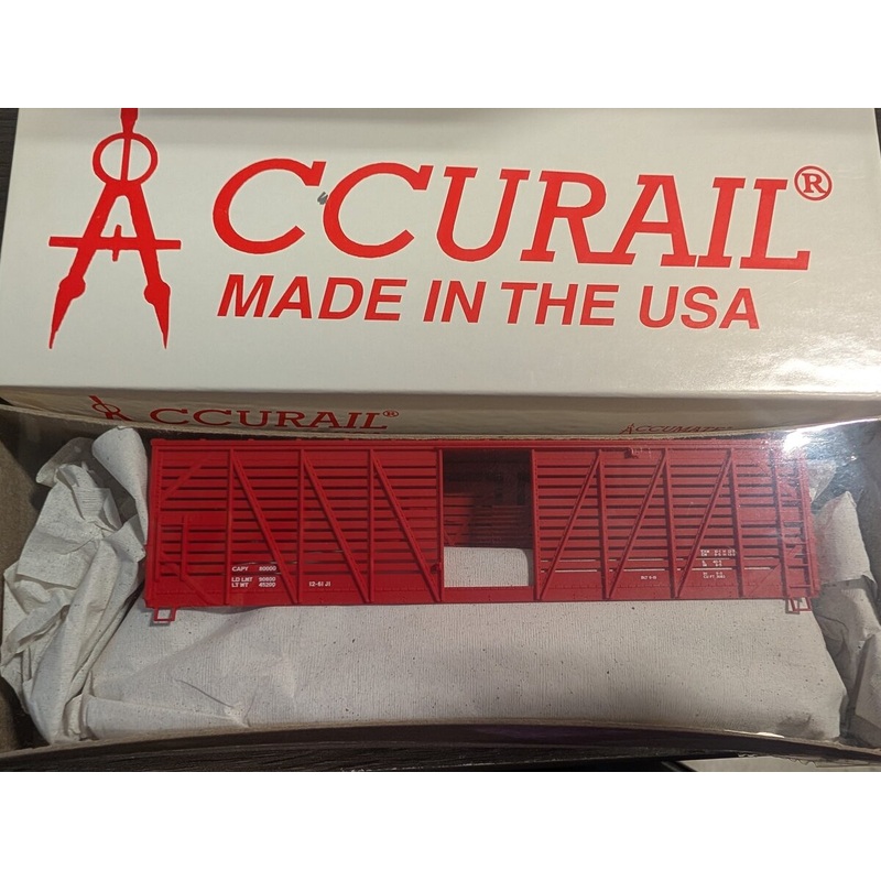 Accurail 4702 HO Scale Great Northern 40′ Wood Stock Car Kit