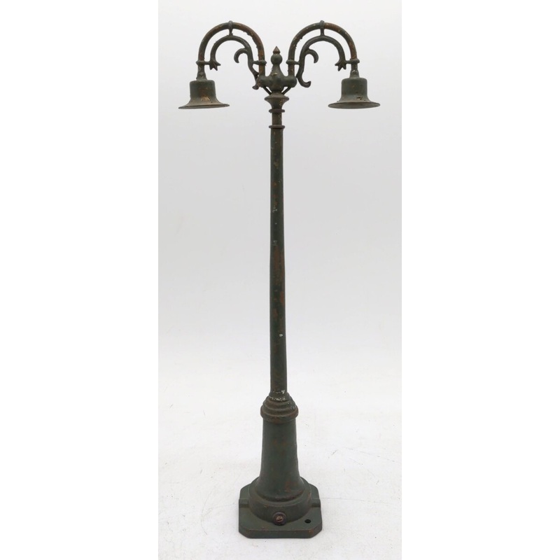 Lionel 67 Vintage Standard Gauge Double Gooseneck Streetlamp