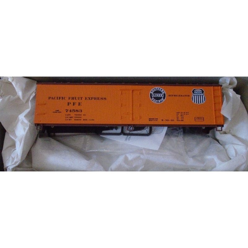 Accurail 4812 HO Scale Pacific Fruit Express SP/UP 40′ Wood Reefer Car Kit