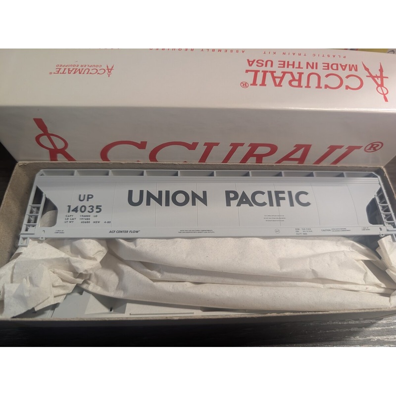Accurail 32005 HO Union Pacific ACF 3-Bay Covered Hopper #14035 Kit