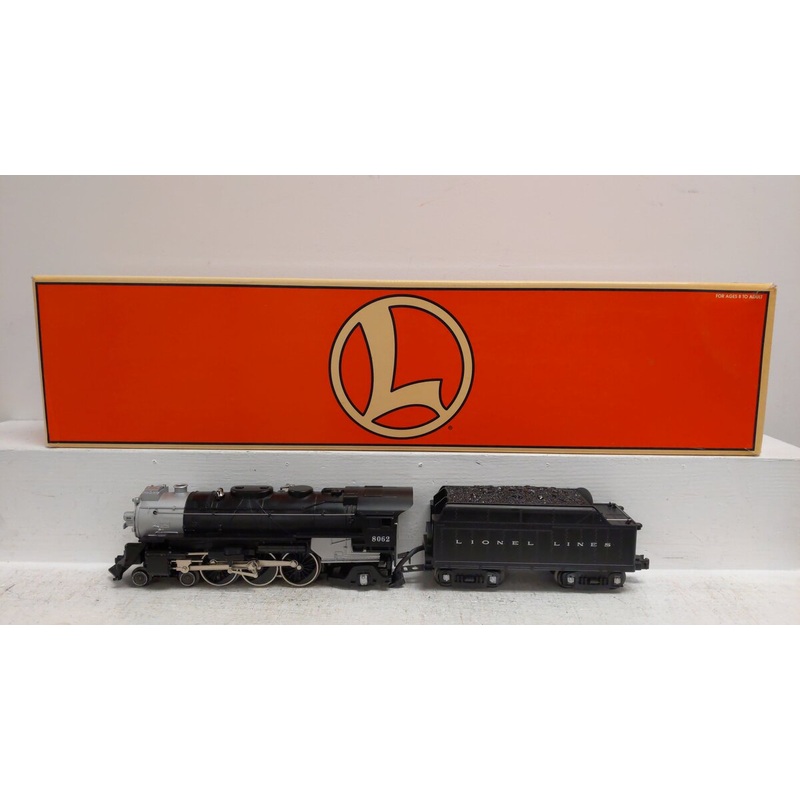 Lionel 6-38062 Lionel Lines 4-6-2 Pacific Locomotive & Tender #8062 with TMCC EX/Box