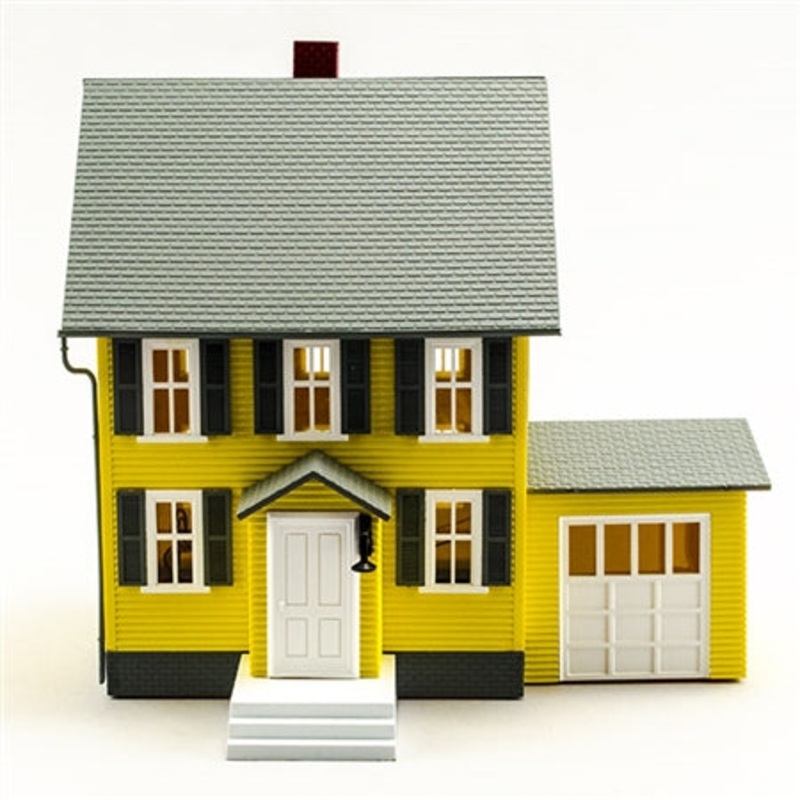 Model Power 6370 O Built-Up Lighted Benson’s House Building with Figures LN/Box