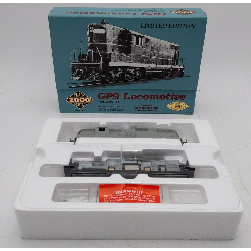 Proto 2000 21649 HO scale Undecorated EMD GP9 Phase III Diesel Locomotive MT/Box