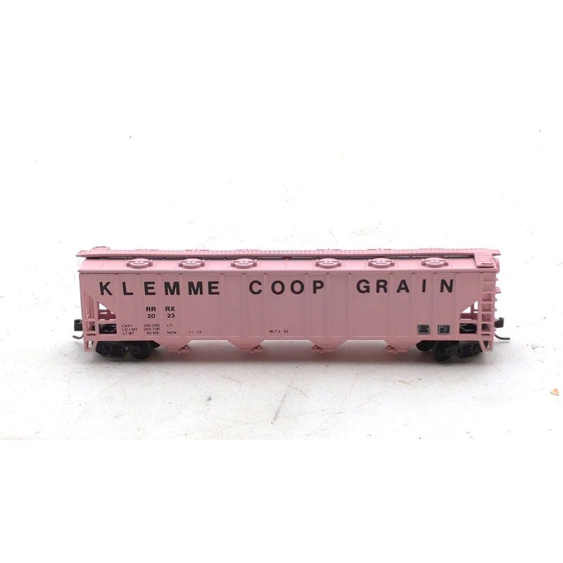 Con-Cor 0001-000137 N Scale Klemme Co-Op Grain 4-Bay Covered Hopper #2023 LN
